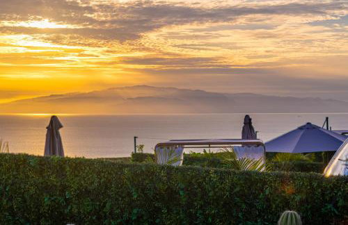 Apartamento de Lujo con Jacuzzi Privado, Piscina y Vistas al Mar - Foto 58