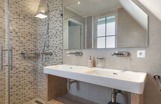 Friesland Villa w/ Sauna - Photo 12