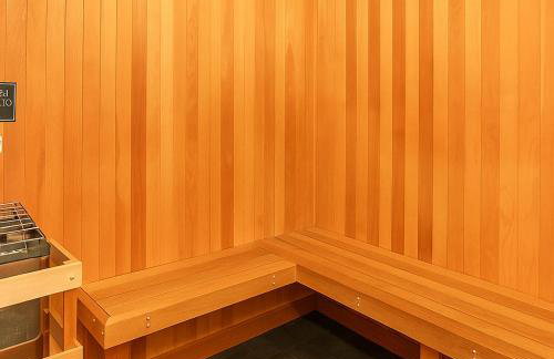 Holiday in LA- Koreatown Retreat with Free Parking, Pool and Sauna - Photo 12