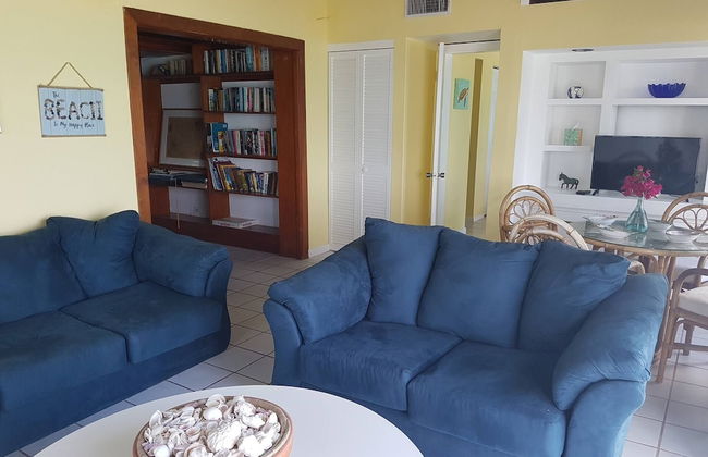 Spacious Villa On The Beach - Photo 17