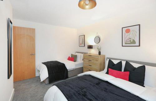 Spacious Home For Contractors,Families,Groups, Sleeps 10, Free Parking - Foto 3