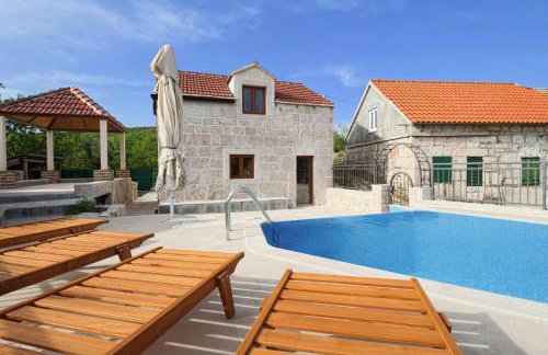 Stone House in Makarska with Pool & Mountain View - Foto 1