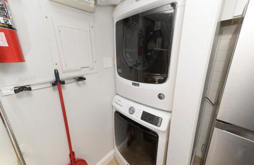 Enchanting 2-Bedroom Ground Floor Beach Condo at Cape Canaveral WiFi & AC - Foto 34