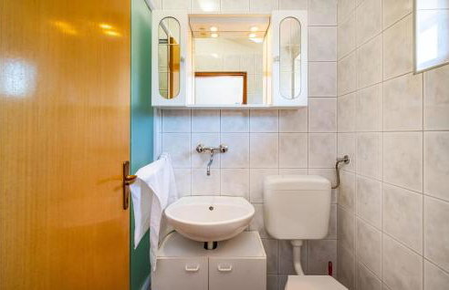 2 Bedroom Amazing Apartment In Nevidane - Foto 20