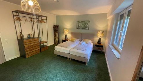 BESOTEL Erkrath - 20 Wohnungen 2 Standorte 35 Schlafzimmer 29 Badezimmer 52 Betten für 73 Gäste - Foto 4, wardrobe