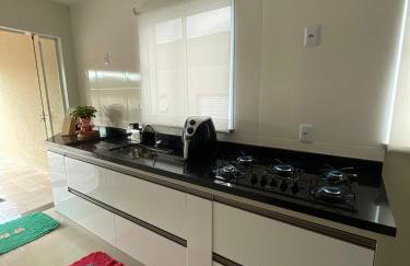 Apartamento em Poços - Varanda com Churrasqueira - Foto 7