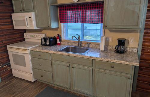 Catalina - Cute and Comfy with AC & Kayaks! - Photo 5