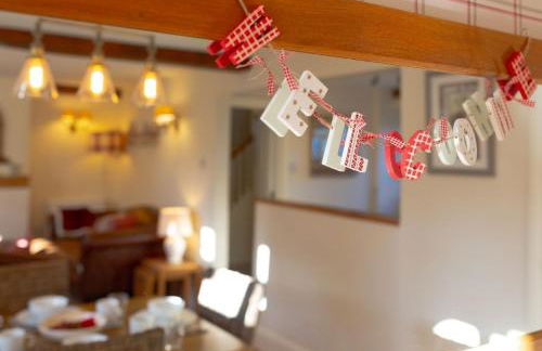 Jasmine Cottage - 2 Bedroom in Heart of Bourton! - Photo 92