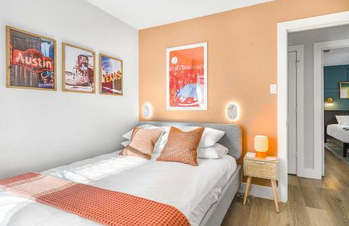 Modern 3BR Retreat with Fun Yard, Mini-Golf, Hot Tub & BBQ Dining Deck - Foto 37