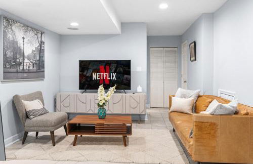 Modern 4BR Getaway 3 Min to OldTown Walk to Metro - Foto 33