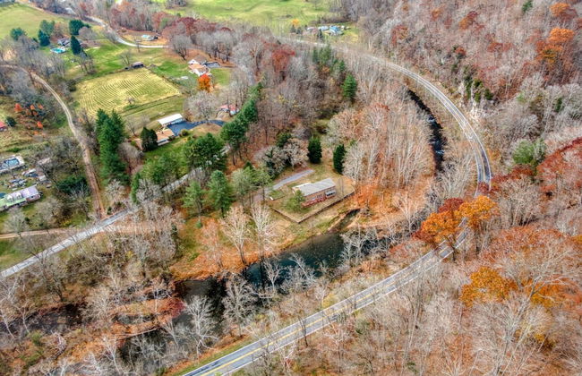 4BR Lodge on Wolf Creek – Fishing, Hiking, New River Fun & Hokie Weekends - Foto 74