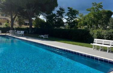 Villa a due piani con giardino e piscina - Foto 14