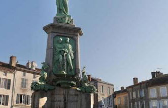 Number 22 - Le Dorat - Apartment 3 with garden & free parking - Foto 31