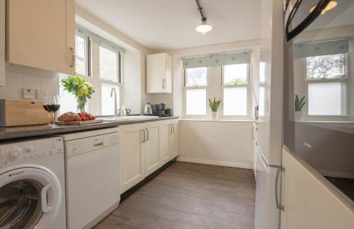 Number Three - Photo 6