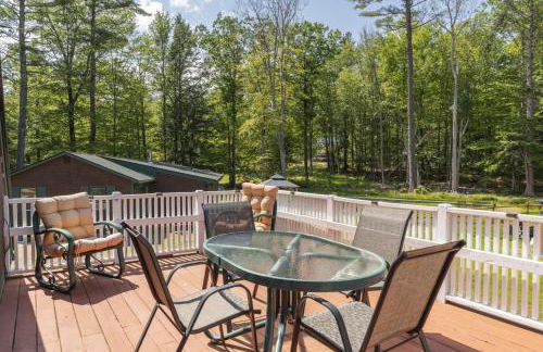 Rustic Lakehouse - Firepit & Funhouse - Foto 10