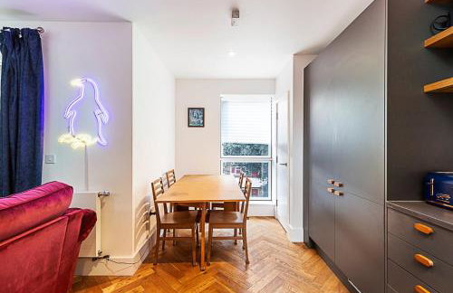 Chic Crystal Palace Flat with Balcony & Workspace - Foto 14