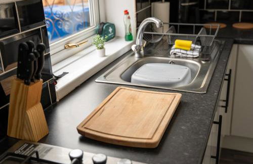 Crew Quarters - Your Ideal Stay in Bury - Photo 53