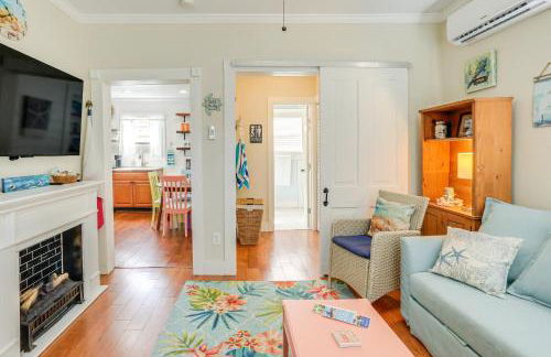 1 Mi to Beach Colorful Cottage in Galveston! - Foto 3