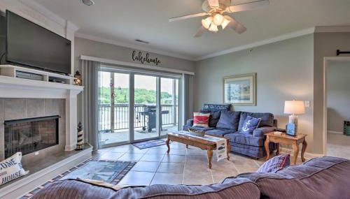 Balcony & Seasonal Pool: Lakefront Ozark Condo - Foto 5