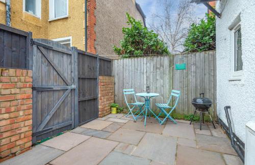 Charming 1BDR Haven with Private Courtyard - Foto 2