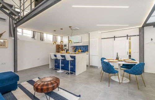 Host Wise - Elegant Loft with Historic Charm & Terrace - Foto 1