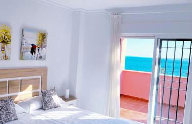 SUNNY HOUSE AT THE BEACH infinity pool shared - Foto 23