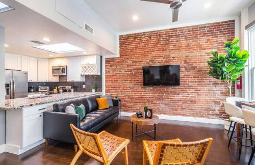 Gaslamp 2BR Upscale Queen Beds with Smart TV - Foto 8