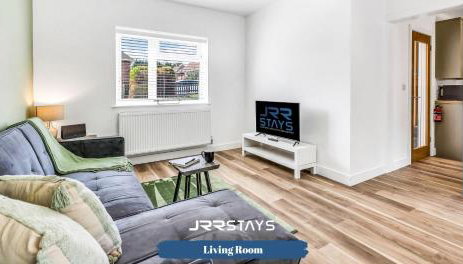 Dudley - Stylish 3 Bedroom Sleeps 6 Wi-Fi - JRR Stays - Foto 3