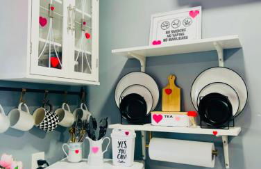 Fancy Studio Private Entrance - Photo 8