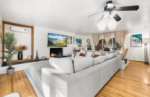 Entire Private Home with 4 Bedrooms 2 Bathrooms, Spacious, Lux King Bed, Ranch Style, Prime Area, Available Now - Photo 23