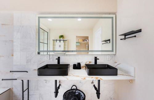 Walk to Beach! Patio, Rooftop, Yard, BBQ! Downtown Huntington - Photo 9