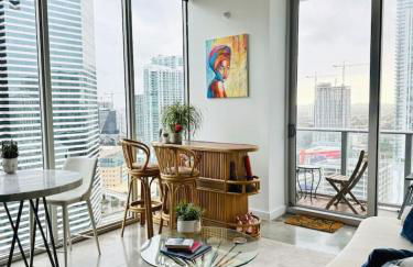 Art-filled Loft 180 Views, Rooftop Pool, Parking - Foto 1