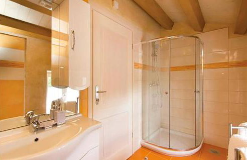 Awesome Home In Labin With Sauna - Photo 52