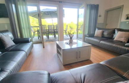 Ferienhaus Deluxe, direkt am See, mit hauseigener Panorama Außensauna, zwei Badezimmern, Tretboot, Kamin, in direkter nähe zum Kinderspieleparadies sowie Reit- und Ponyhof, 1 bis 8 Personen - Photo 17