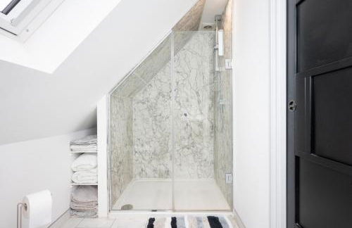 Peaceful Stylish Entire Apartment - Views, Gardens, Firepit, Balcony - Photo 6