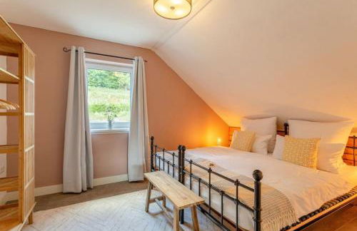 Spacious Home Sauna Hot Tub Pool Patio BBQ - Photo 4