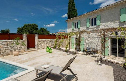 Nice Home In Zminj With Sauna - Photo 12