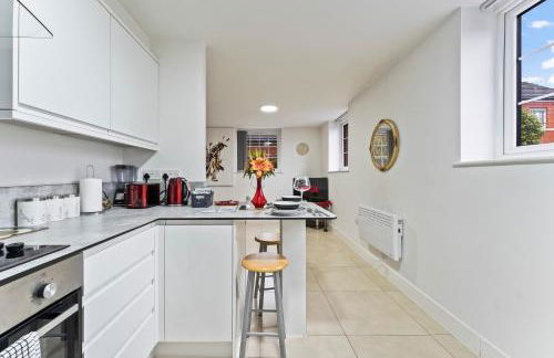 Bloom Court -Sleeps 6-Free Parking with Workspace & High-Speed WiFi - Foto 9