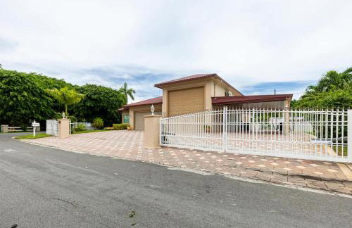 Chill & Spacious 3BR - Beaches & Backyard Fun - Foto 35