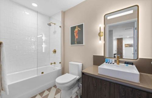 On The 49th Floor! Condo on Highest & Free Parking - Foto 44