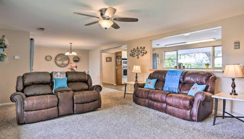 Riverfront Family Home Yard, Orchard, Dock! - Foto 3