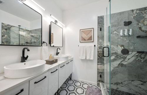 NYC Skyline Views • Near Times Sq • Rooftop Deck - Foto 17