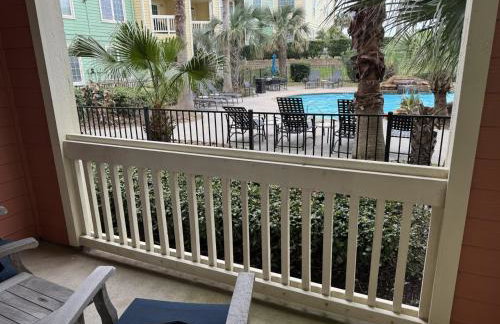 Modern condo right across from beach and pool - Foto 42