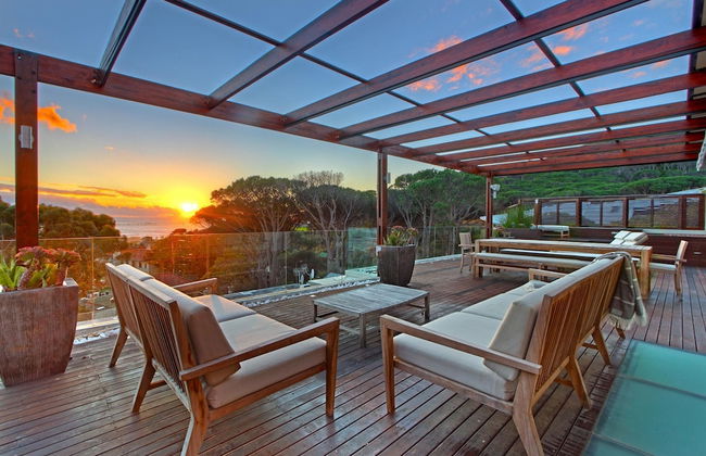 Sea View 3bed Apt w Pool Near Beaches Glen Sunsets - Foto 1