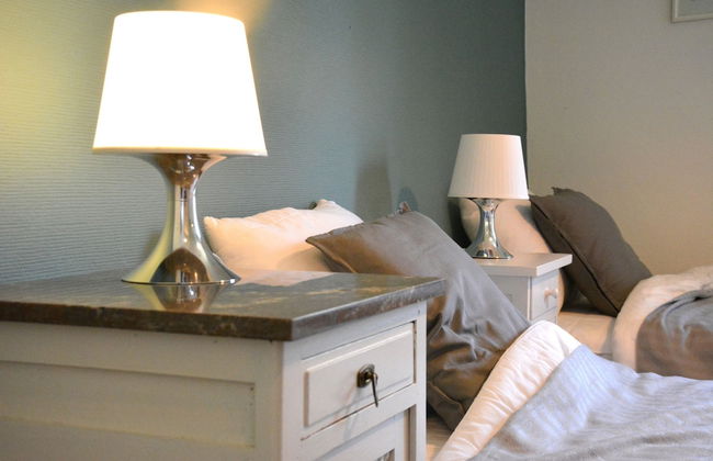 Group Escape by Molignee River - Foto 11