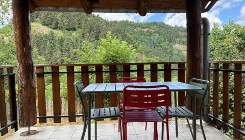 Gite LES SOURCES, 9 pers, 11 couchages - Arlempdes, classé un des plus beaux villages de France - Foto 2