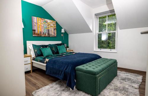 Modern 2-Bed Apartment - Near Train and Town - Parking Available - Foto 15