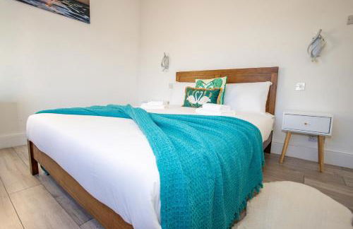 Sunny 3BR Home Near Portsmouth Park - Photo 1