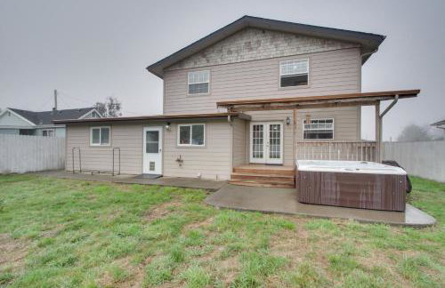 Crescent City Home with Hot Tub Half-Block to Beach - Foto 29