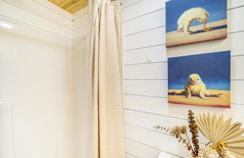 Secluded Lenoir Tiny Home with Private Hot Tub! - Foto 11